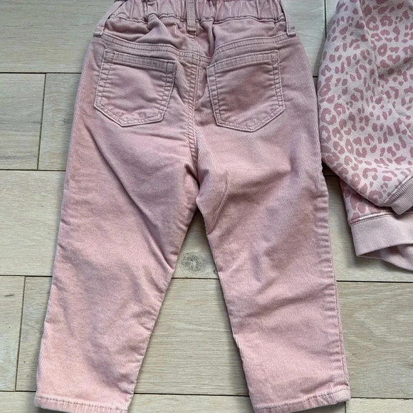 Gap pink leopard sweatshirt and corduroy paper bag pants - Picture 8 of 8
